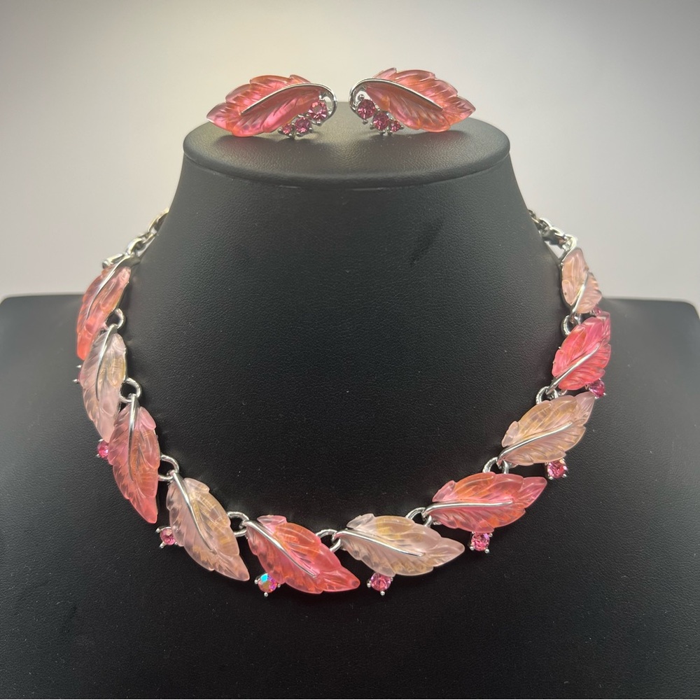 Beautiful Vintage Lisner Pink Thermoseteaves Necklace & Earrings Set